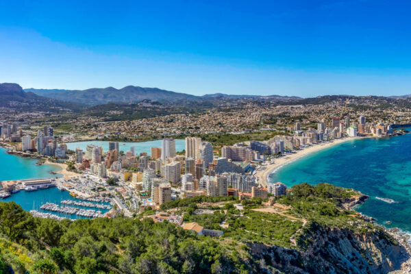 Costa Blanca Accommodation Shift: Nearly Half of Visitors Skip Hotels – What It Means for Tourism & Housing (2026)